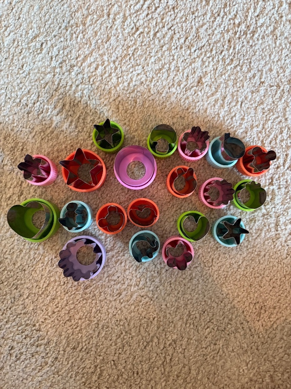 Set of 20 food cutters